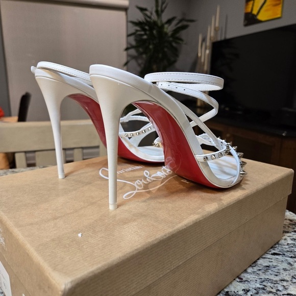 NEW Christian Louboutin Tatooska Spikes White Studded Women's Sandals Size 40 - Picture 9 of 12